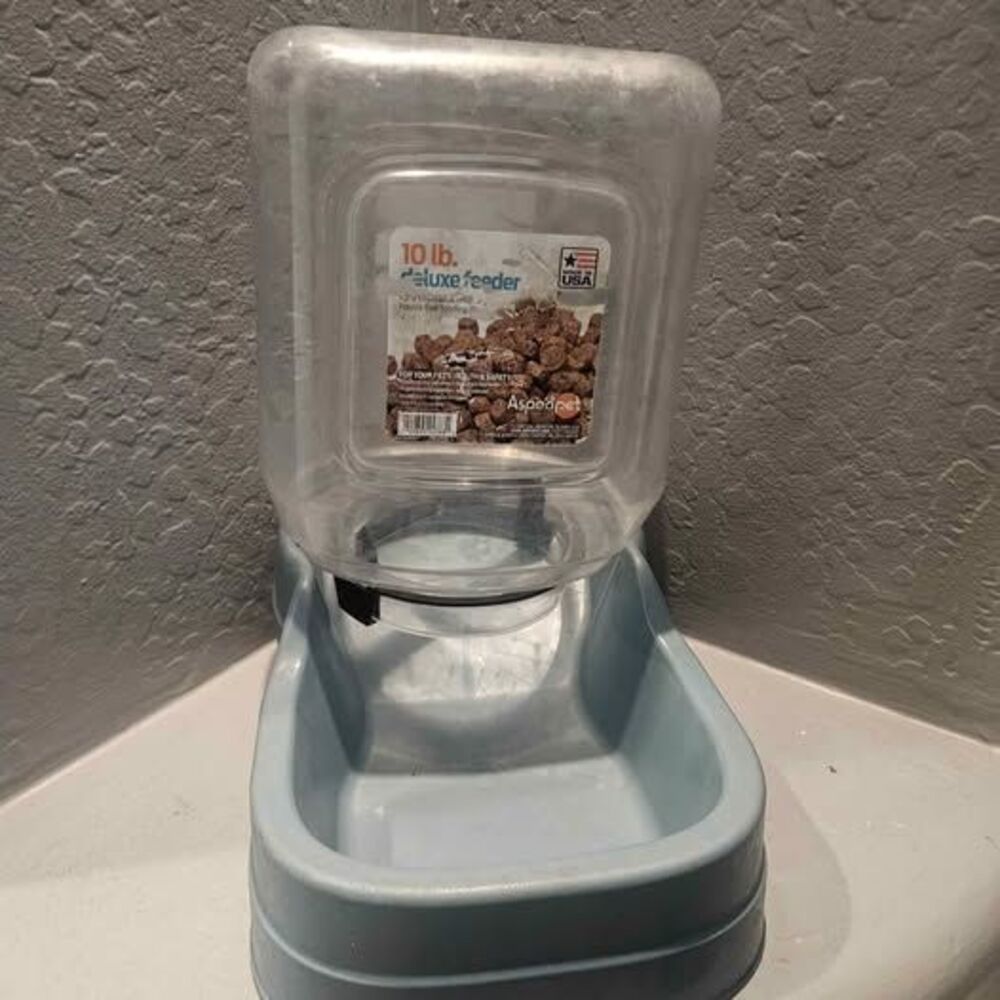 Aspen Extra Large 10 lb Pet Deluxe Feeder